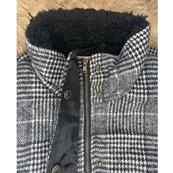 Faux Fur Lined Vest - Picture 3 of 5